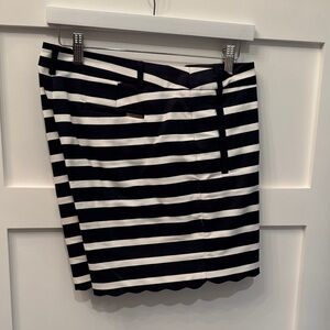 Anne Klein scalloped dress shorts NWOT